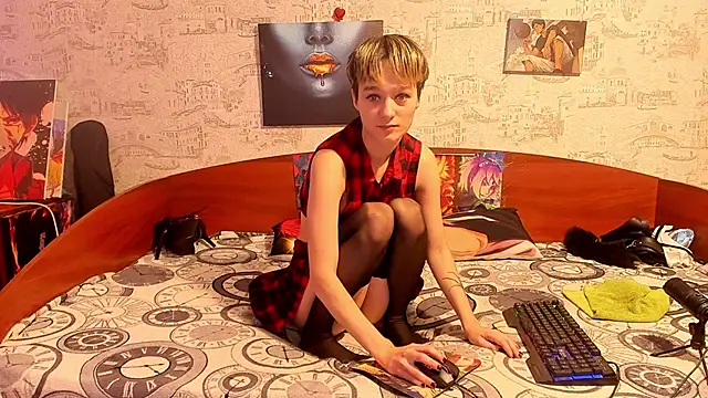 Snapshot of KagamiTayga chatting on October 2025 08:31:02 AM KagamiTayga online show from October 2025 08:31:02 AM