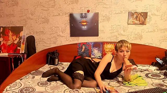 Snapshot of KagamiTayga chatting on October 2025 02:18:01 AM KagamiTayga online show from October 2025 02:18:01 AM