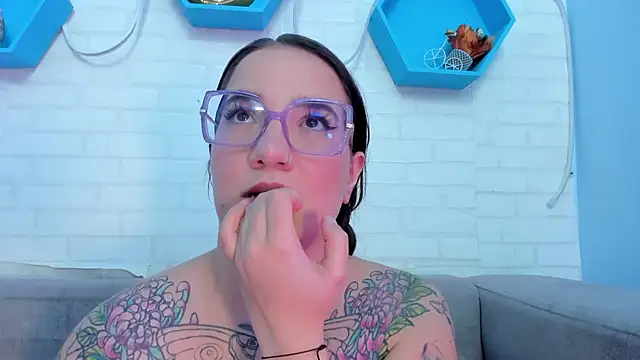 Snapshot of DEVA_BLUE_ chatting on January 2025 08:04:01 AM DEVA BLUE online show from January 2025 08:04:01 AM