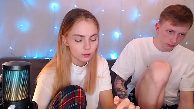 juliaanddima online show from September 2025 10:00:02 PM