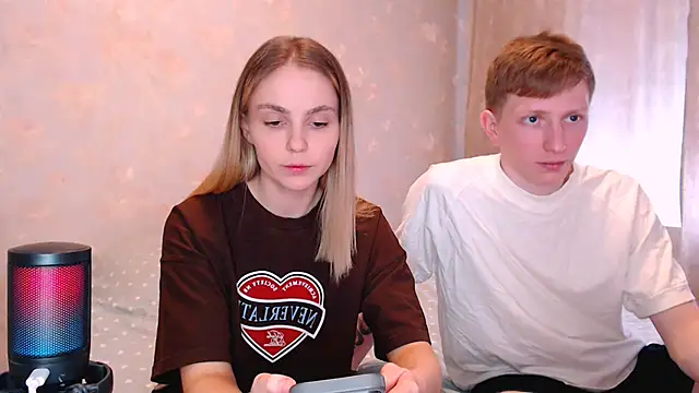 juliaanddima online show from April 2026 08:42:01 AM