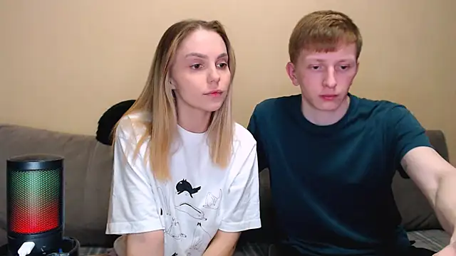 juliaanddima online show from April 2026 10:13:02 PM