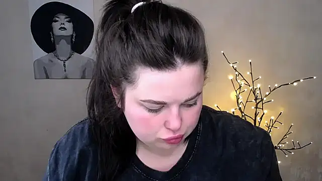 Emily Mo online show from September 2025 05:40:01 AM