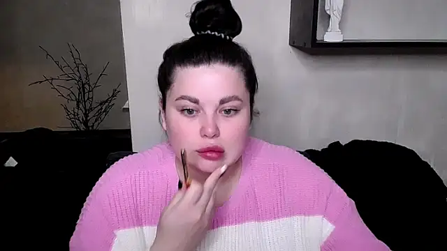 Emily Mo online show from November 2025 06:47:01 AM