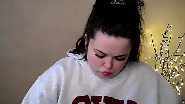 Emily Mo online show from November 2025 06:36:02 AM