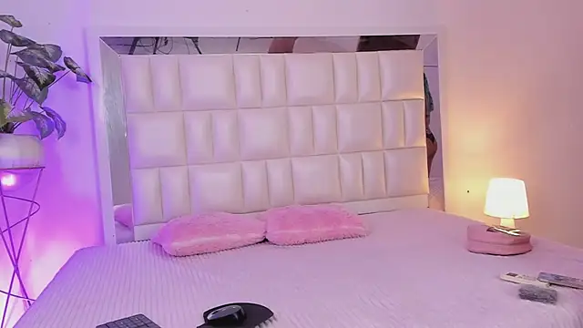 Snapshot of Anais_aradia chatting on January 2025 04:41:01 AM Anais aradia online show from January 2025 04:41:01 AM