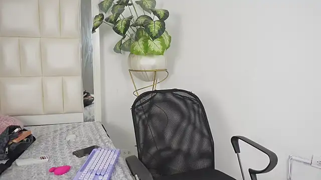 Snapshot of Anais_aradia chatting on September 2025 04:49:01 AM Anais aradia online show from September 2025 04:49:01 AM