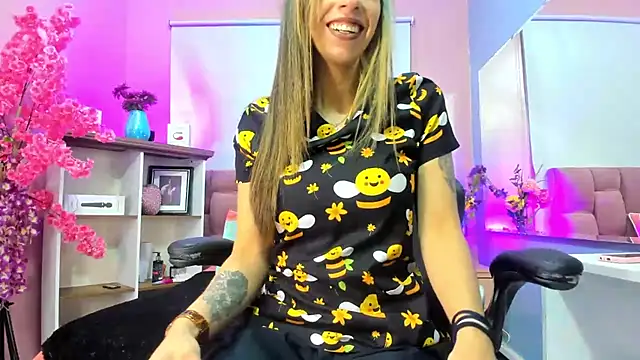 Snapshot of mia_thompsonn_ chatting on November 2025 03:11:01 PM mia thompsonn online show from November 2025 03:11:01 PM