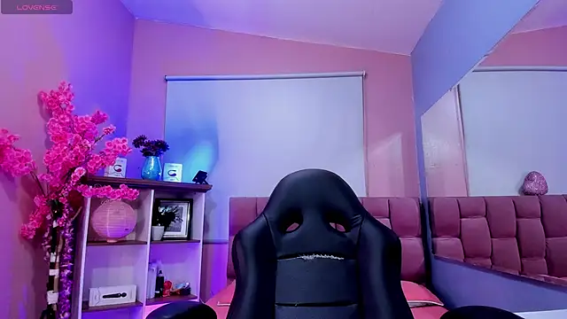 Snapshot of mia_thompsonn_ chatting on November 2025 02:09:01 PM mia thompsonn online show from November 2025 02:09:01 PM