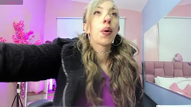 Snapshot of mia_thompsonn_ chatting on December 2025 01:53:01 PM mia thompsonn online show from December 2025 01:53:01 PM