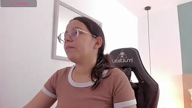 lucy blue28 online show from April 2026 12:49:01 PM