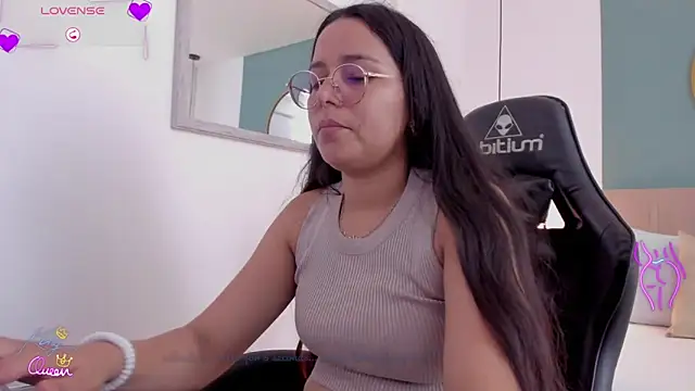 lucy blue28 online show from April 2026 01:05:02 PM