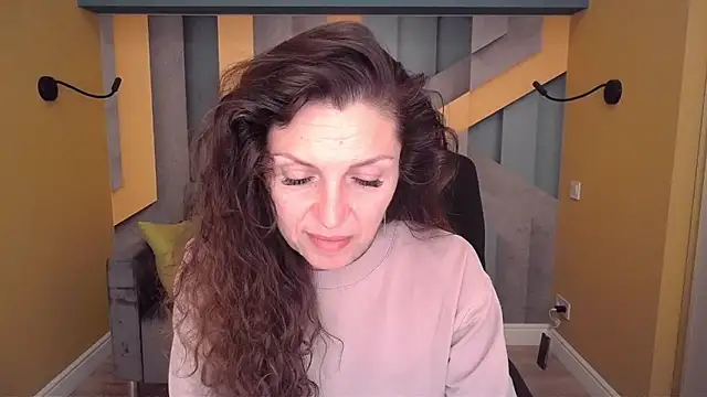 EllaLong online show from March 2026 12:32:01 PM