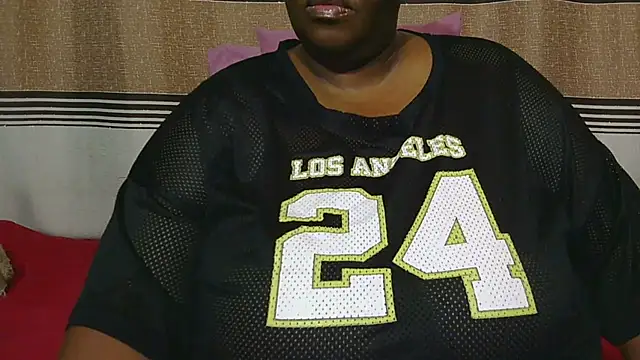 Snapshot of BustyyGoddess chatting on November 2025 08:33:02 PM BustyyGoddess online show from November 2025 08:33:02 PM