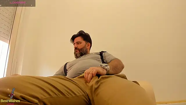 Snapshot of Maxi_TheBigDaddy chatting on January 2025 12:13:02 PM Maxi TheBigDaddy online show from January 2025 12:13:02 PM