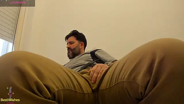 Snapshot of Maxi_TheBigDaddy chatting on January 2025 03:15:01 PM Maxi TheBigDaddy online show from January 2025 03:15:01 PM