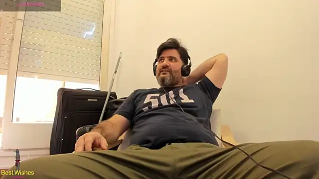 Snapshot of Maxi_TheBigDaddy chatting on January 2025 02:47:01 PM Maxi TheBigDaddy online show from January 2025 02:47:01 PM