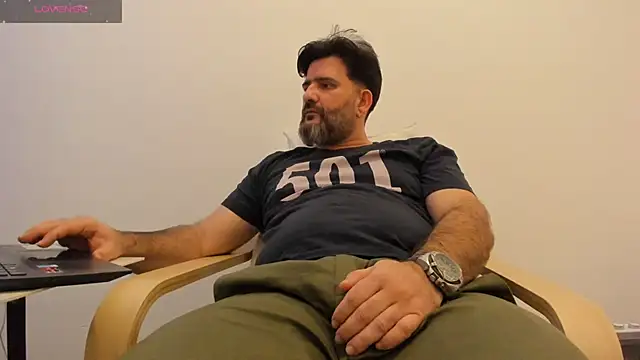 Snapshot of Maxi_TheBigDaddy chatting on January 2025 03:58:01 PM Maxi TheBigDaddy online show from January 2025 03:58:01 PM