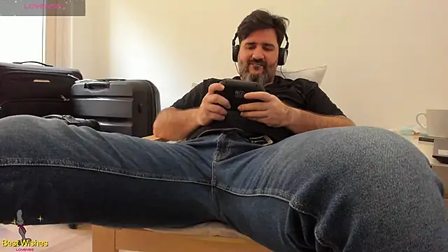 Snapshot of Maxi_TheBigDaddy chatting on January 2025 01:59:02 PM Maxi TheBigDaddy online show from January 2025 01:59:02 PM