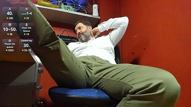 Snapshot of Maxi_TheBigDaddy chatting on February 2025 12:59:01 PM Maxi TheBigDaddy online show from February 2025 12:59:01 PM