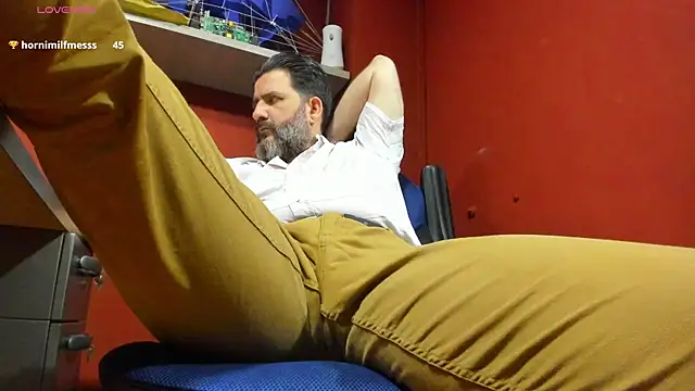 Snapshot of Maxi_TheBigDaddy chatting on February 2025 03:27:01 PM Maxi TheBigDaddy online show from February 2025 03:27:01 PM