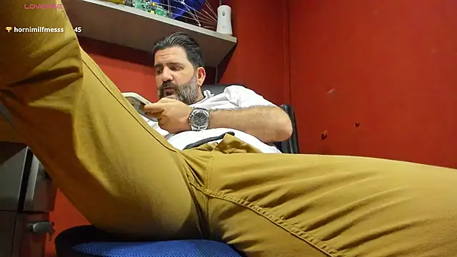 Snapshot of Maxi_TheBigDaddy chatting on February 2025 06:31:02 PM Maxi TheBigDaddy online show from February 2025 06:31:02 PM