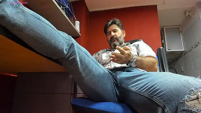 Snapshot of Maxi_TheBigDaddy chatting on February 2025 04:21:01 PM Maxi TheBigDaddy online show from February 2025 04:21:01 PM