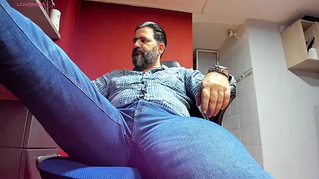 Snapshot of Maxi_TheBigDaddy chatting on February 2025 12:09:02 PM Maxi TheBigDaddy online show from February 2025 12:09:02 PM