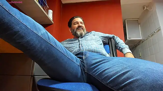 Snapshot of Maxi_TheBigDaddy chatting on February 2025 09:23:01 PM Maxi TheBigDaddy online show from February 2025 09:23:01 PM