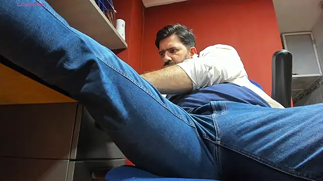 Snapshot of Maxi_TheBigDaddy chatting on March 2025 05:13:02 PM Maxi TheBigDaddy online show from March 2025 05:13:02 PM