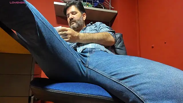 Snapshot of Maxi_TheBigDaddy chatting on March 2025 01:43:02 PM Maxi TheBigDaddy online show from March 2025 01:43:02 PM