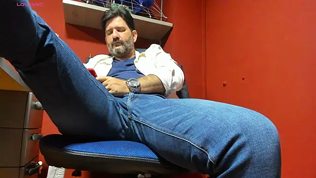 Snapshot of Maxi_TheBigDaddy chatting on March 2025 12:35:02 PM Maxi TheBigDaddy online show from March 2025 12:35:02 PM