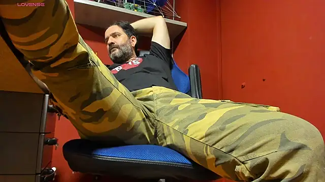 Snapshot of Maxi_TheBigDaddy chatting on March 2025 12:25:02 AM Maxi TheBigDaddy online show from March 2025 12:25:02 AM