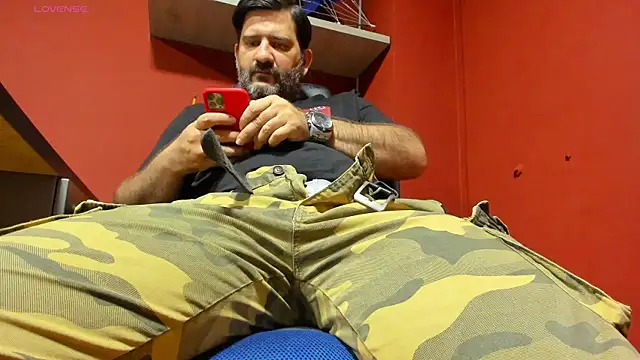 Snapshot of Maxi_TheBigDaddy chatting on March 2025 03:06:01 PM Maxi TheBigDaddy online show from March 2025 03:06:01 PM