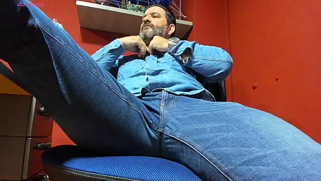 Snapshot of Maxi_TheBigDaddy chatting on March 2025 12:25:01 PM Maxi TheBigDaddy online show from March 2025 12:25:01 PM