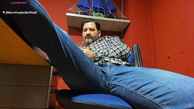 Snapshot of Maxi_TheBigDaddy chatting on March 2025 03:10:02 PM Maxi TheBigDaddy online show from March 2025 03:10:02 PM