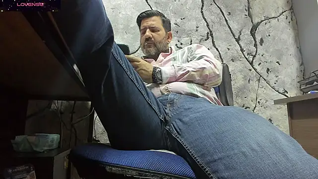 Snapshot of Maxi_TheBigDaddy chatting on September 2025 12:05:02 PM Maxi TheBigDaddy online show from September 2025 12:05:02 PM