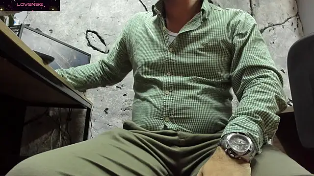 Snapshot of Maxi_TheBigDaddy chatting on September 2025 10:51:02 AM Maxi TheBigDaddy online show from September 2025 10:51:02 AM