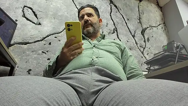 Snapshot of Maxi_TheBigDaddy chatting on October 2025 11:44:02 AM Maxi TheBigDaddy online show from October 2025 11:44:02 AM