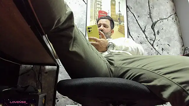 Snapshot of Maxi_TheBigDaddy chatting on November 2025 04:30:02 PM Maxi TheBigDaddy online show from November 2025 04:30:02 PM