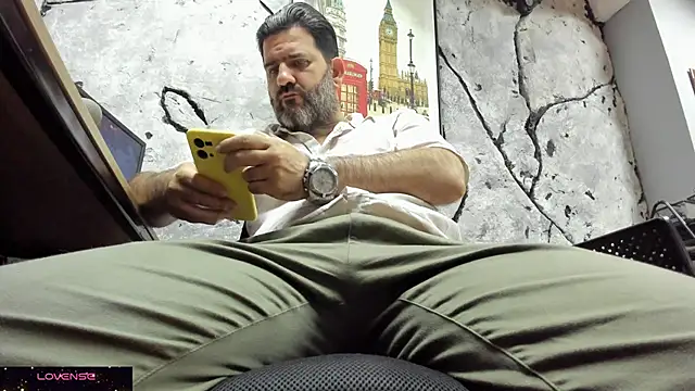 Snapshot of Maxi_TheBigDaddy chatting on November 2025 11:43:02 AM Maxi TheBigDaddy online show from November 2025 11:43:02 AM