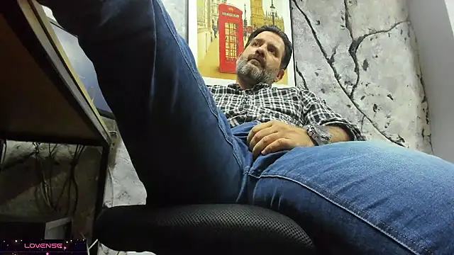 Snapshot of Maxi_TheBigDaddy chatting on December 2025 11:58:01 PM Maxi TheBigDaddy online show from December 2025 11:58:01 PM