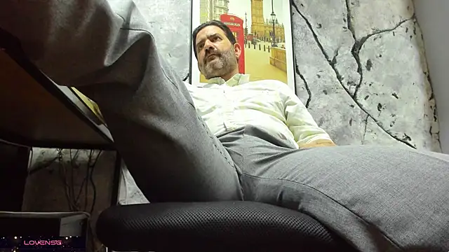 Snapshot of Maxi_TheBigDaddy chatting on December 2025 11:19:01 AM Maxi TheBigDaddy online show from December 2025 11:19:01 AM