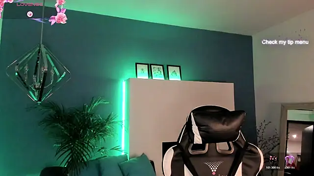 Snapshot of Megan_inked chatting on November 2025 04:14:01 AM Megan inked online show from November 2025 04:14:01 AM