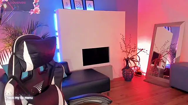 Snapshot of Megan_inked chatting on November 2025 03:31:01 AM Megan inked online show from November 2025 03:31:01 AM