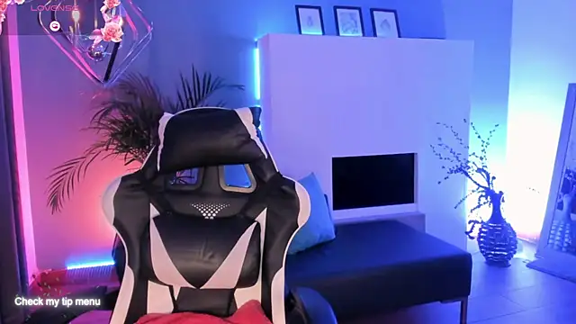 Snapshot of Megan_inked chatting on December 2025 03:01:02 AM Megan inked online show from December 2025 03:01:02 AM