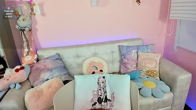 tinysara online show from December 2025 04:25:02 PM