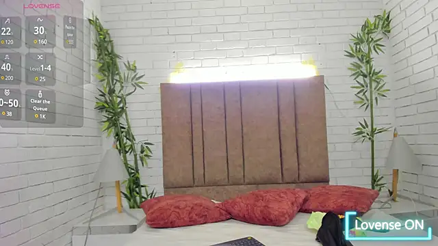 Snapshot of charlottewhitte chatting on January 2025 01:34:01 PM charlottewhitte online show from January 2025 01:34:01 PM