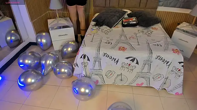 Snapshot of charlottewhitte chatting on October 2025 12:28:02 PM charlottewhitte online show from October 2025 12:28:02 PM