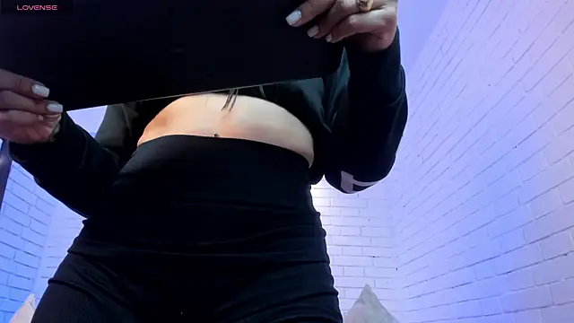 Snapshot of charlottewhitte chatting on December 2025 12:03:02 PM charlottewhitte online show from December 2025 12:03:02 PM